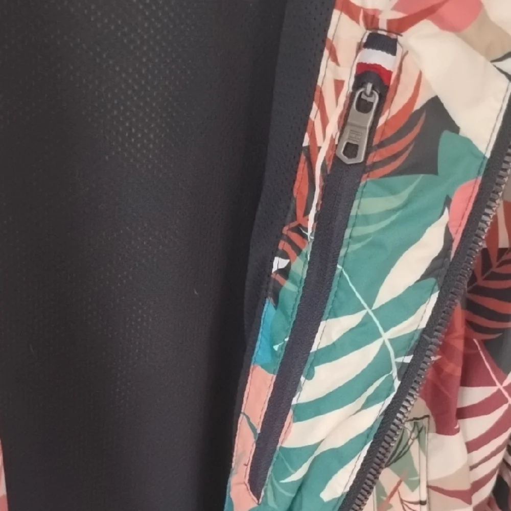 Tommy Hilfiger Windbreaker Bomber Jacket with Ribbed Trim - Picture 5 of 8